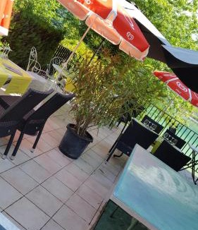 Lepin-le-Lac Hotel | Les Sirenes