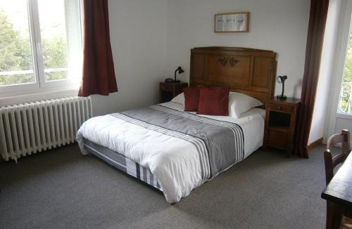 Saint-Jacques-des-Blats Bed & Breakfast | Les Sources