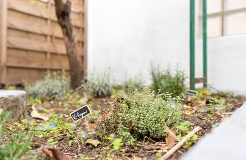 4th Arrondissement Apartment | Les Studios Blancarde Terrasse Parking Clim Métro