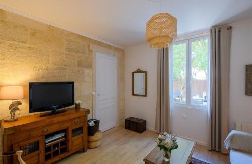 Pessac House | Les Suites d'Aliénor-Suite Acanthe