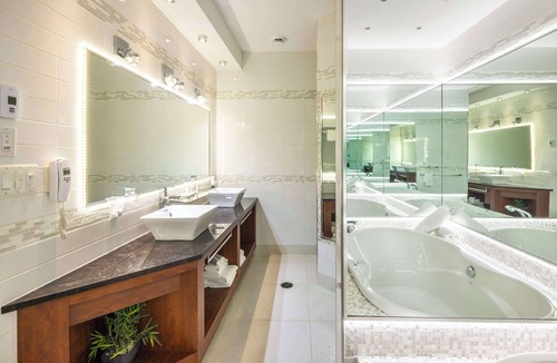 Trois-Rivieres Ouest Hotel | Les Suites de Laviolette, an Ascend Collection Hotel