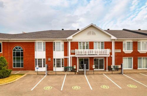 Trois-Rivieres Ouest Hotel | Les Suites de Laviolette, an Ascend Collection Hotel