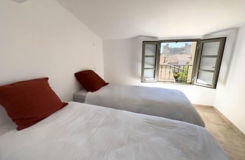 Aigues-Mortes Medieval City Apartment | Les suites du 13