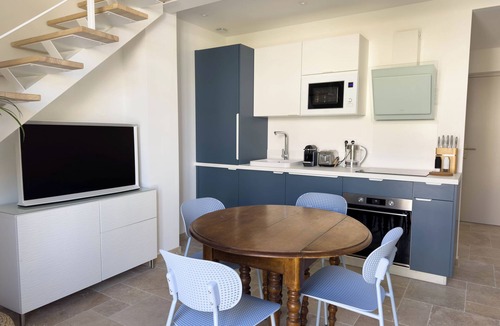 Aigues-Mortes Medieval City Apartment | Les Suites du 13