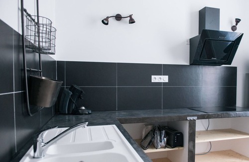 Aigues-Mortes Medieval City House | Les Suites du 17