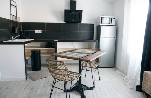 Aigues-Mortes Medieval City House | Les Suites du 17