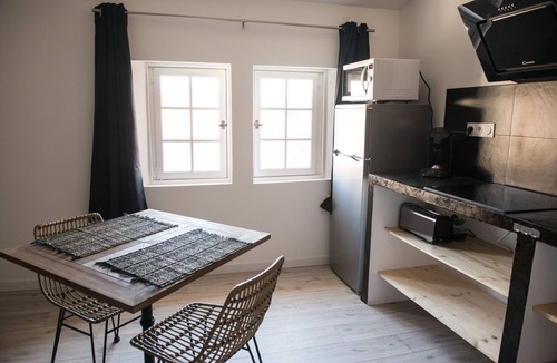 Aigues-Mortes Medieval City House | Les Suites du 17