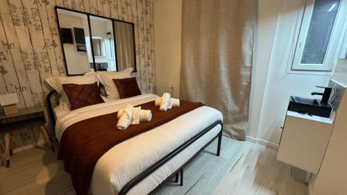 Aulnay-sous-Bois Apartment | Les Suites du Quai - 11 pers - Face Gare Aulnay