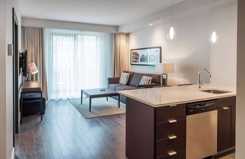 Hull Hotel | Les Suites Victoria, an Ascend Collection Hotel