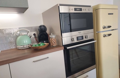 Avignon City Centre Apartment | Les Teinturiers - Intramuros flat 721 squarefoot