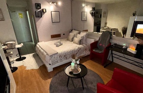 Carquefou Apartment | Les Temps Heureux + Parking - Your Elegant Haven of Peace near Nantes