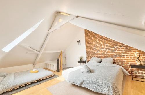 Croix House | Les Terrasses Ensoleillées de la Pannerie Croix