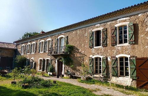 Montesquieu-Avantes House | Les toits de Miramont