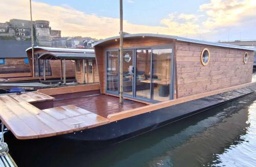 Downtown Angers Boat Rental | Les Toues Angevines