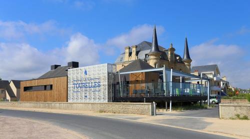 Asnelles Resort | Les Tourelles - Chalets & Chambres en Bord de Mer