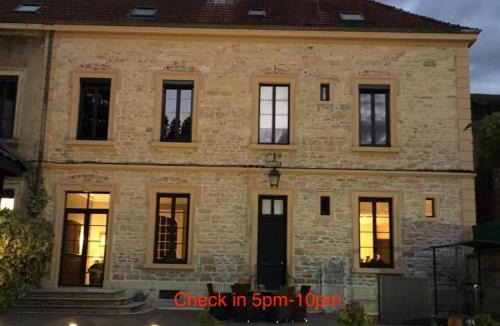 La Tour-du-Pin House | Les Tourelles