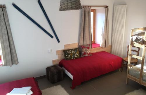 Saint-Didier-sur-Rochefort Hotel | Les Trois Temps