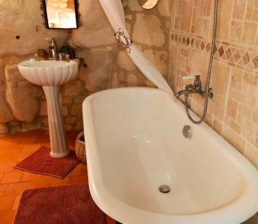Gennes-Val-de-Loire Bed & Breakfast | Les troglos de Cumeray