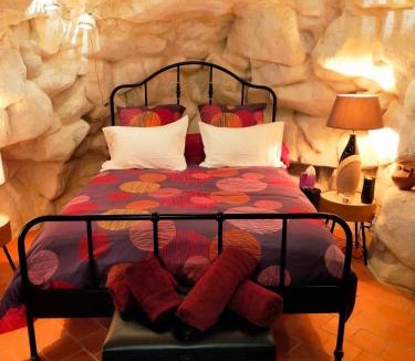 Gennes-Val-de-Loire Bed & Breakfast | Les troglos de Cumeray
