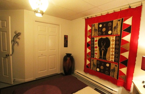 Notre-Dame-des-Monts Apartment | Les Trois Mentors : Ghandi, Mandela, Luther King