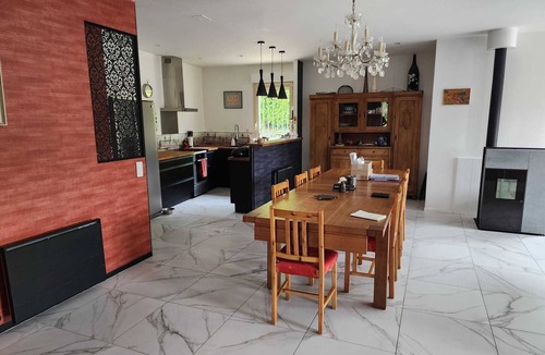 Longueval-Barbonval House | Les Trois Grottes, year-round heated outdoor pool, 7 rooms.