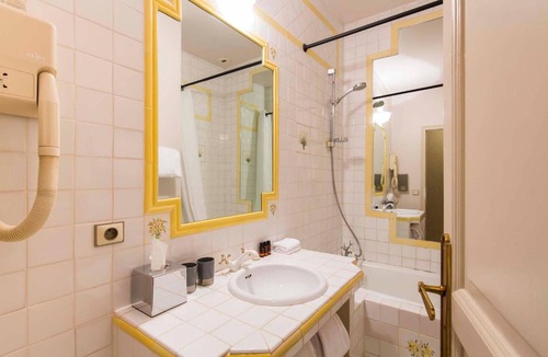 Condom Hotel | Les Trois Lys