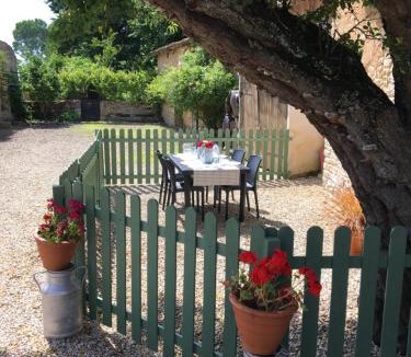 Saint-Clair House | Les Trois Piliers