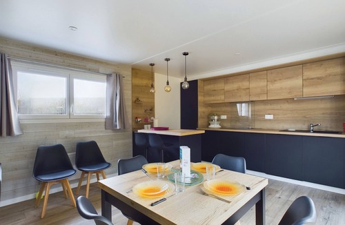 Saint-Gilles-Croix-de-Vie Ski Chalet | Les Voiles Blanches, chalet with pool for 8