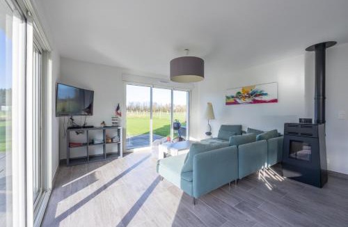 Sainte-Honorine-des-Pertes House | Les Vignets comfortable holiday home