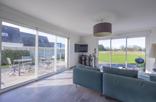 Sainte-Honorine-des-Pertes House | Les Vignets comfortable holiday home