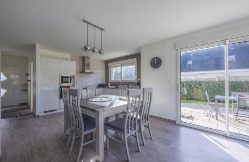 Sainte-Honorine-des-Pertes House | Les Vignets comfortable holiday home