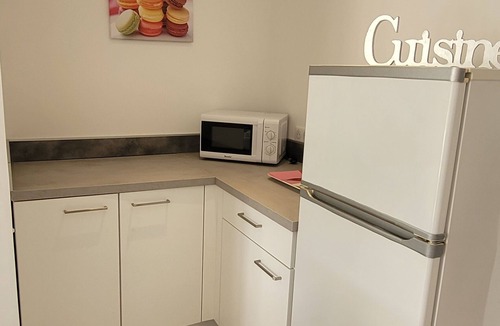 Saint-Martin-d'Ardeche Apartment | LES VIGNES Apartment at the gateway to the Ardèche Gorges. River 50 metres away