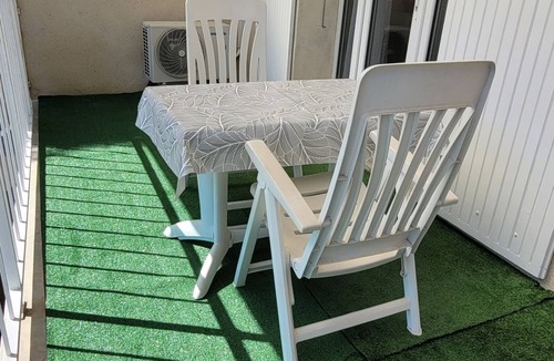 Saint-Martin-d'Ardeche Apartment | LES VIGNES Apartment at the gateway to the Ardèche Gorges. River 50 metres away