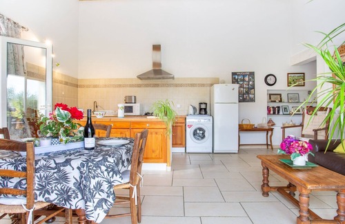 Menerbes House | Les Vignes by Interhome