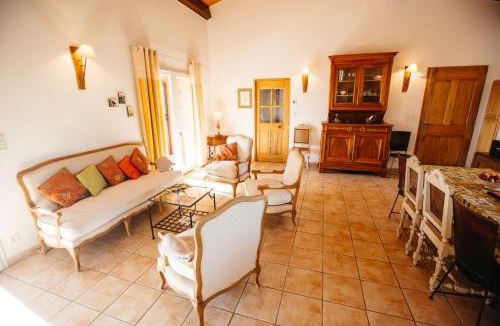 Joyeuse Villa | Les Villas de Perret