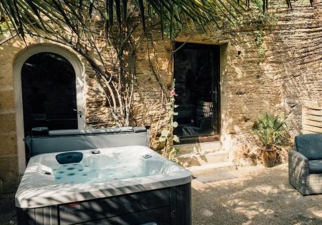 Doue-la-Fontaine House | Les voûtes oubliées