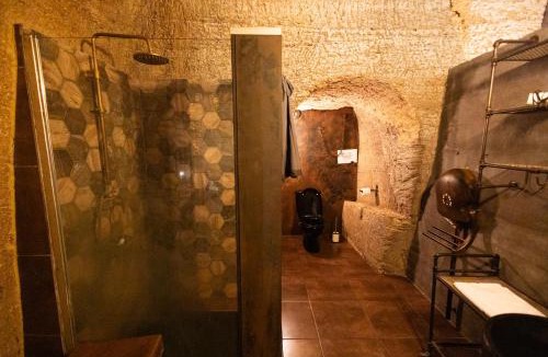 Doue-la-Fontaine House | Les voûtes oubliées