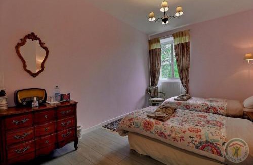 Erce-pres-Liffre Bed & Breakfast | Les voisins de l'illet