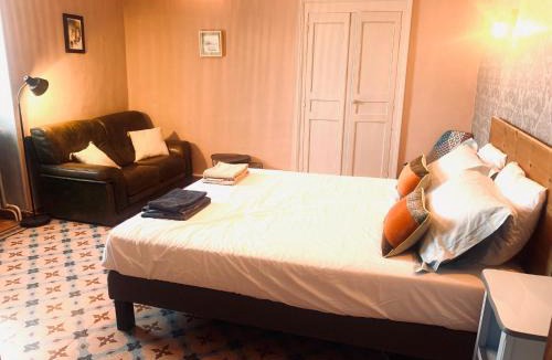 Saint-Sauveur-de-Cruzieres Bed & Breakfast | Les Volets Rouges