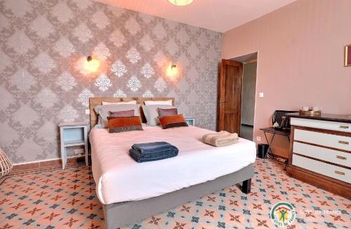 Saint-Sauveur-de-Cruzieres Bed & Breakfast | Les Volets Rouges