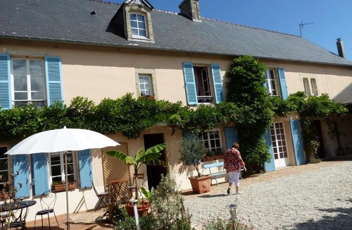 Saint-Martin-des-Entrees Bed & Breakfast | Les Volets Bleus