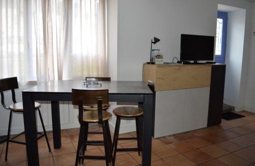 Arromanches-les-Bains House | Les volets bleus - duplex proche plage et centre