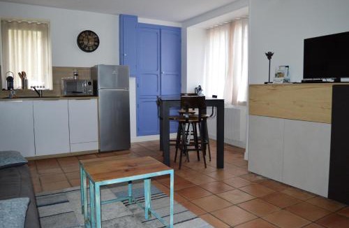 Arromanches-les-Bains House | Les volets bleus - duplex proche plage et centre