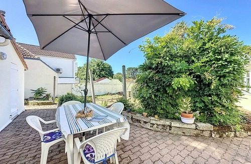 Tharon-Plage House | Les Volets Bleus by Interhome