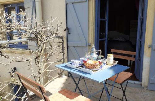 Charlieu House | Les volets bleus