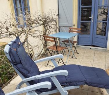 Charlieu House | Les volets bleus