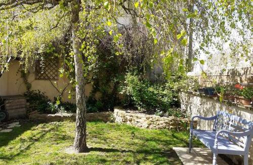 Charlieu House | Les volets bleus