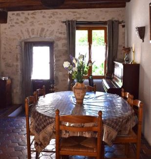 Provins House | Les Volets Bleus