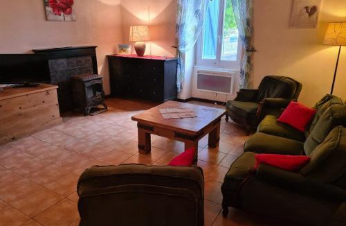 Saint-Macoux House | Les Volets Bleus