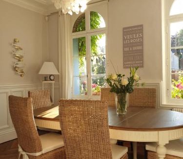 Veules-les-Roses House | Les Volets Bleus de Veules Les Roses